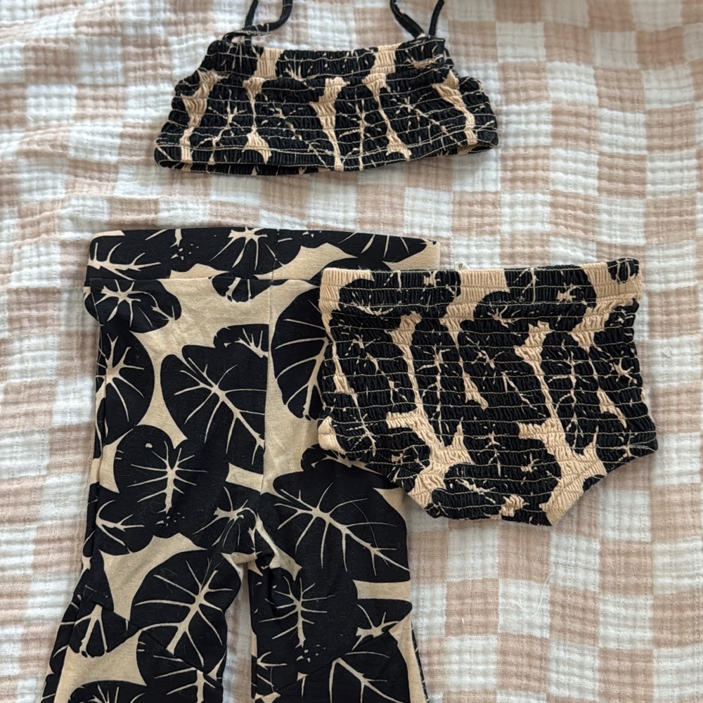Kate Quinn Black and Tan Leaf Print Baby Outfit Set